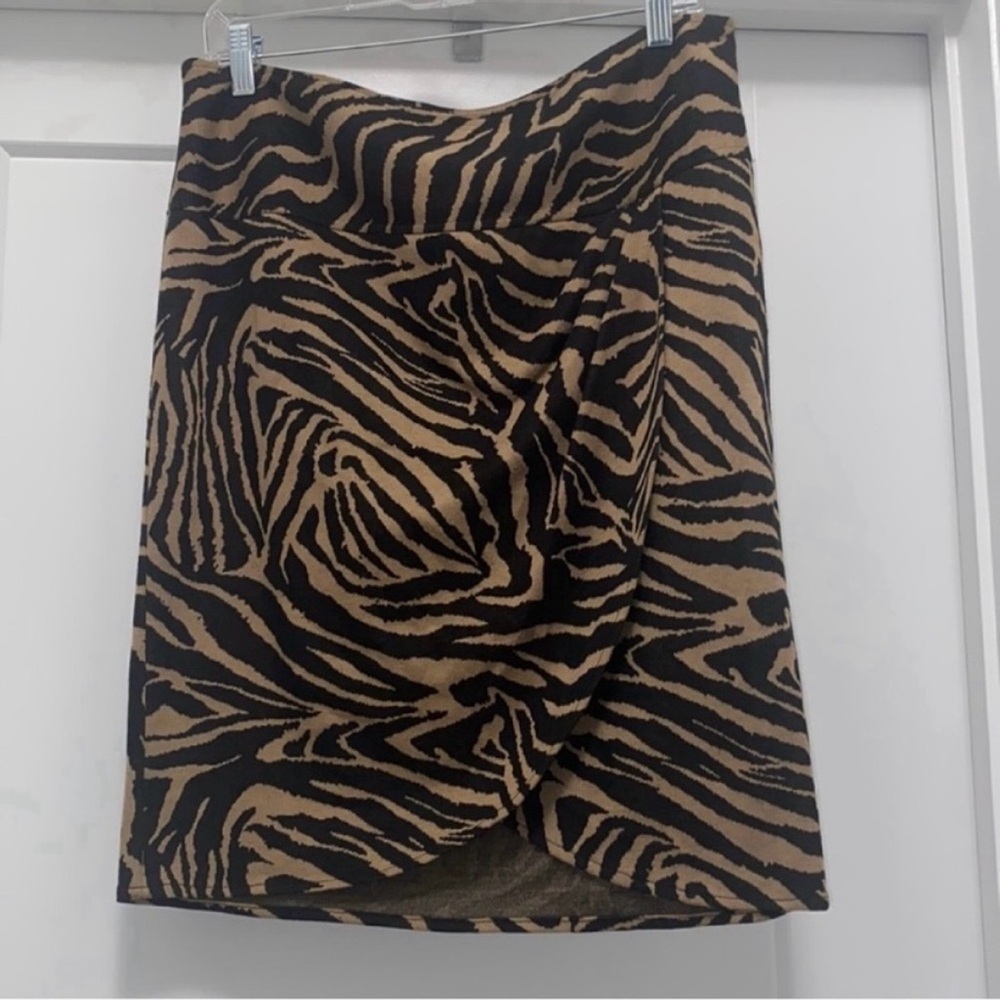 🌹 Black and Tan Animal Print LANE BRYANT Faux Wrap
Skirt - Size 14